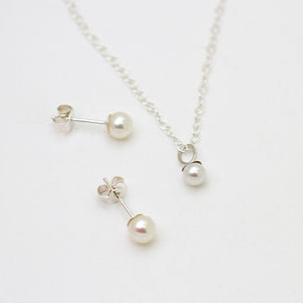 Minimalist Pearl Jewellery Set – Delicate Silver Necklace, Earrings & Ring